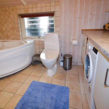 Дом отдыха Four-bedroom Holiday In
