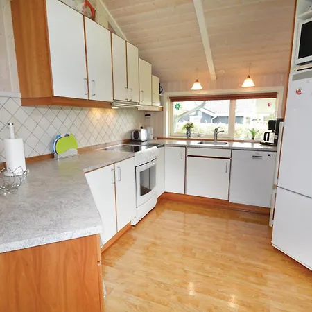 Дом отдыха Four-bedroom Holiday In *