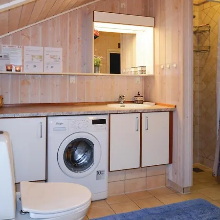 Дом отдыха Four-bedroom Holiday In